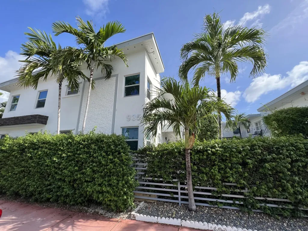 935 8th Street Miami Beach FL 33139