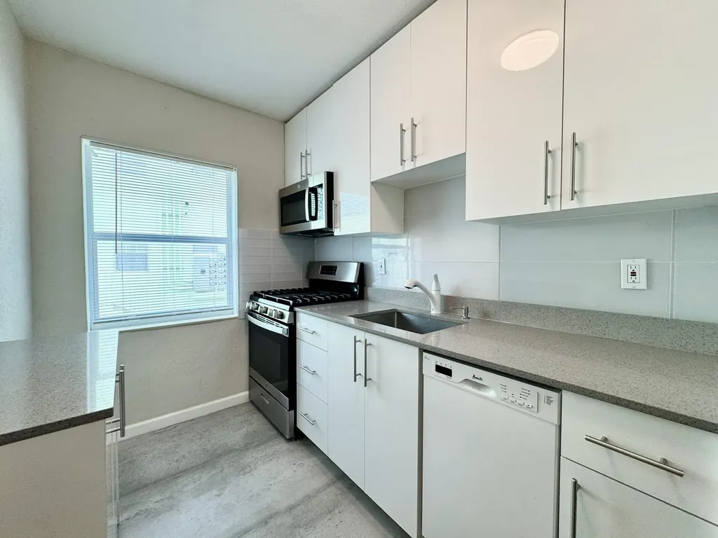 935 8th Street Miami Beach FL 33139