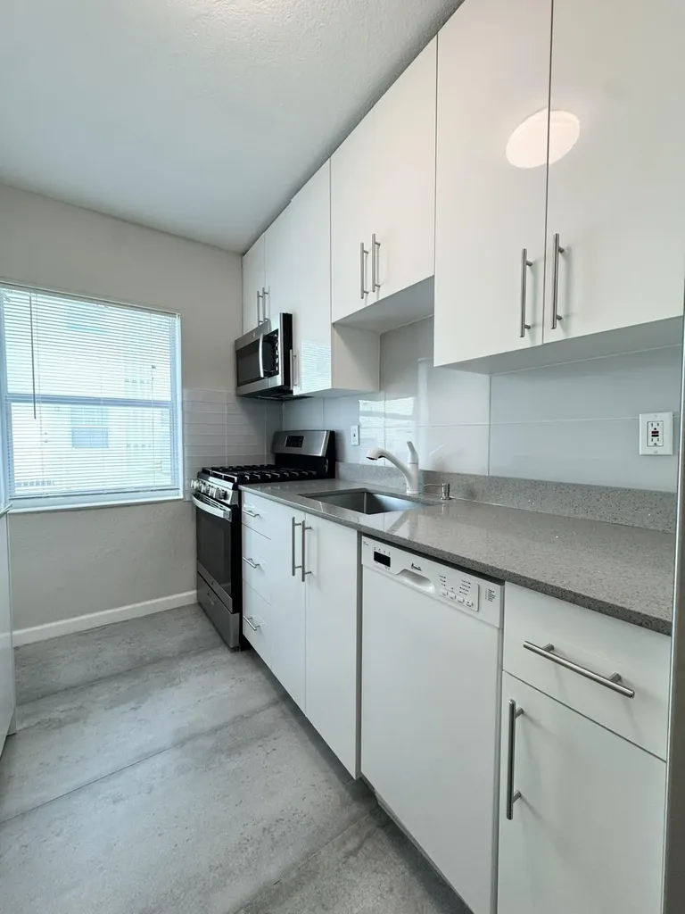 935 8th Street Miami Beach FL 33139