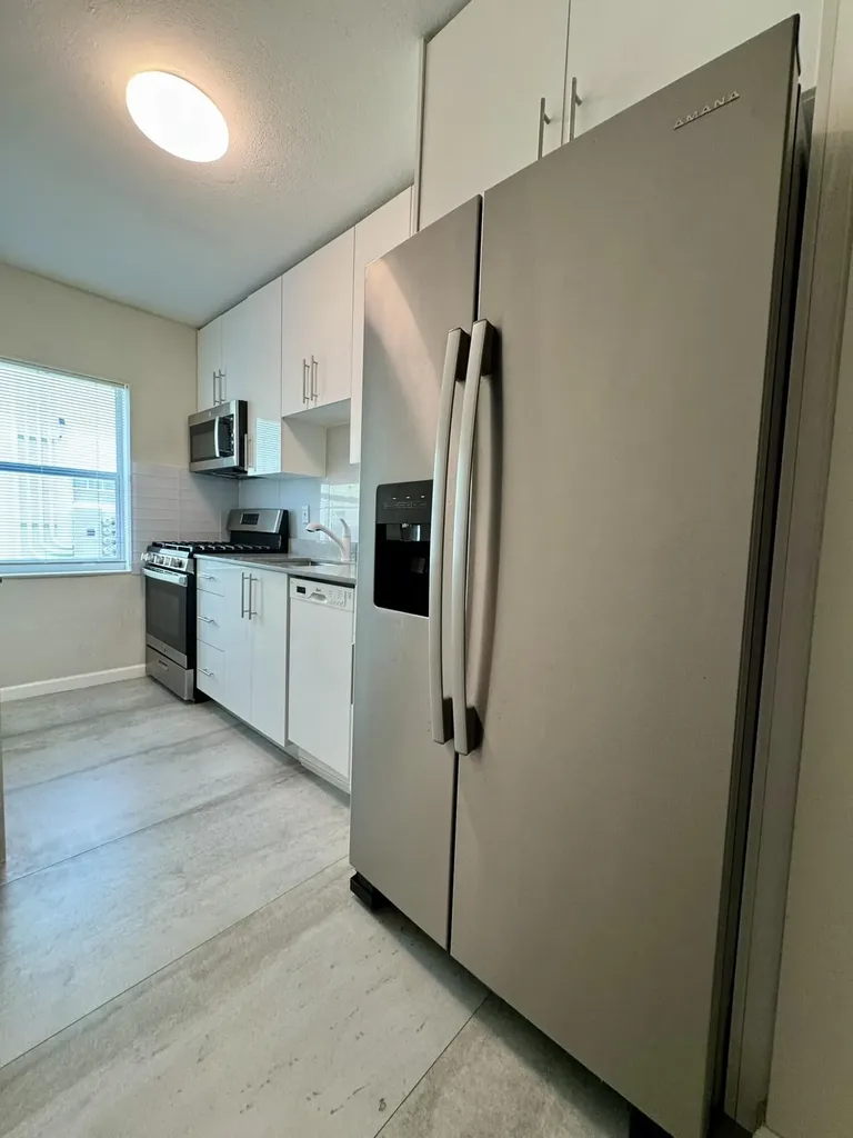 935 8th Street Miami Beach FL 33139