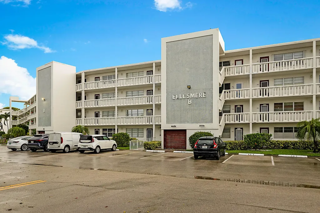 1023 Ellesmere B Deerfield Beach FL 33442