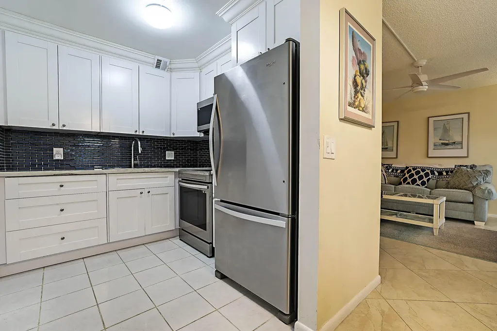 1023 Ellesmere B Deerfield Beach FL 33442