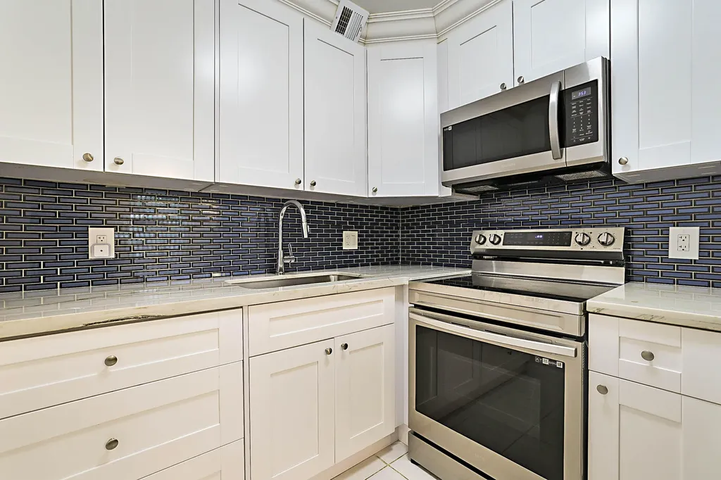 1023 Ellesmere B Deerfield Beach FL 33442
