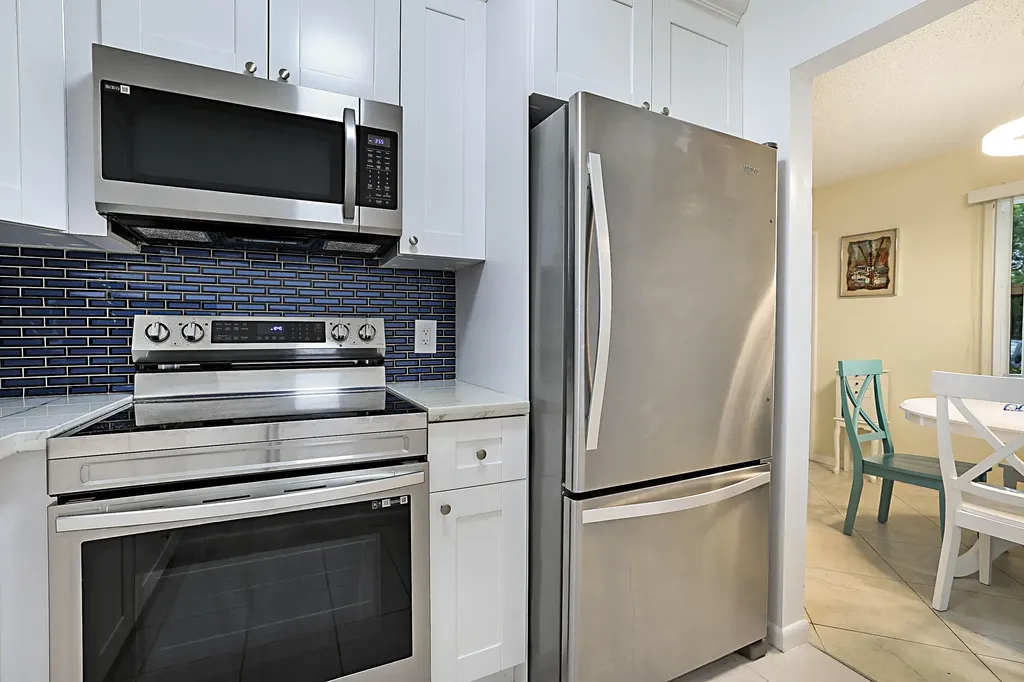 1023 Ellesmere B Deerfield Beach FL 33442