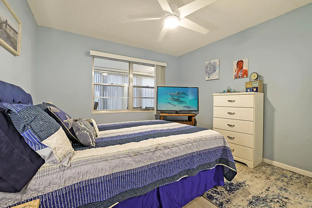1023 Ellesmere B Deerfield Beach FL 33442