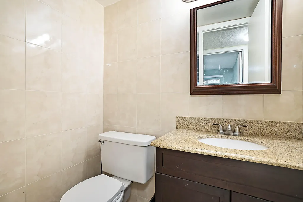 1023 Ellesmere B Deerfield Beach FL 33442