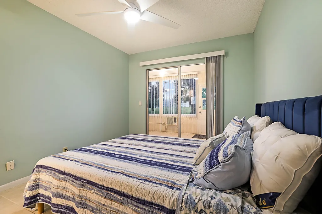 1023 Ellesmere B Deerfield Beach FL 33442