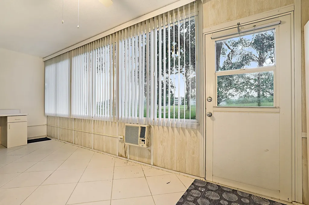 1023 Ellesmere B Deerfield Beach FL 33442
