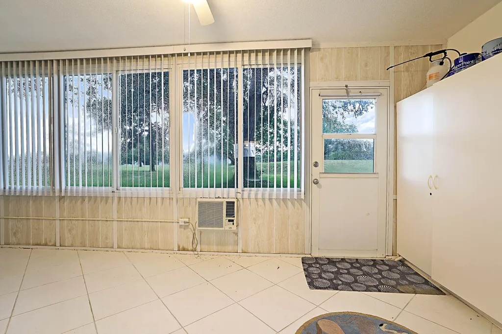 1023 Ellesmere B Deerfield Beach FL 33442