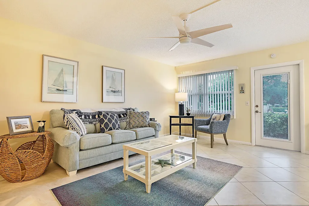 1023 Ellesmere B Deerfield Beach FL 33442
