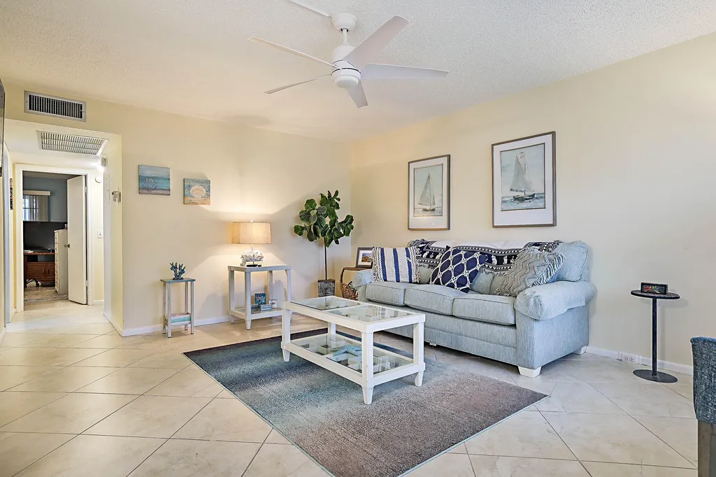 1023 Ellesmere B Deerfield Beach FL 33442