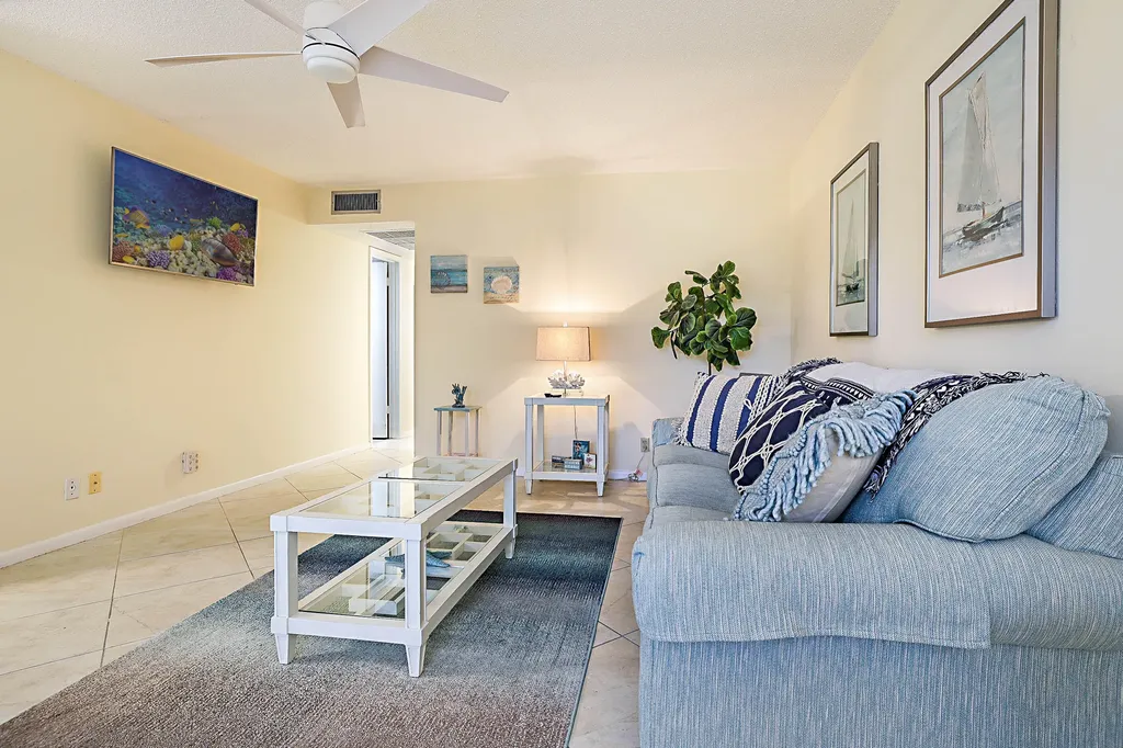 1023 Ellesmere B Deerfield Beach FL 33442