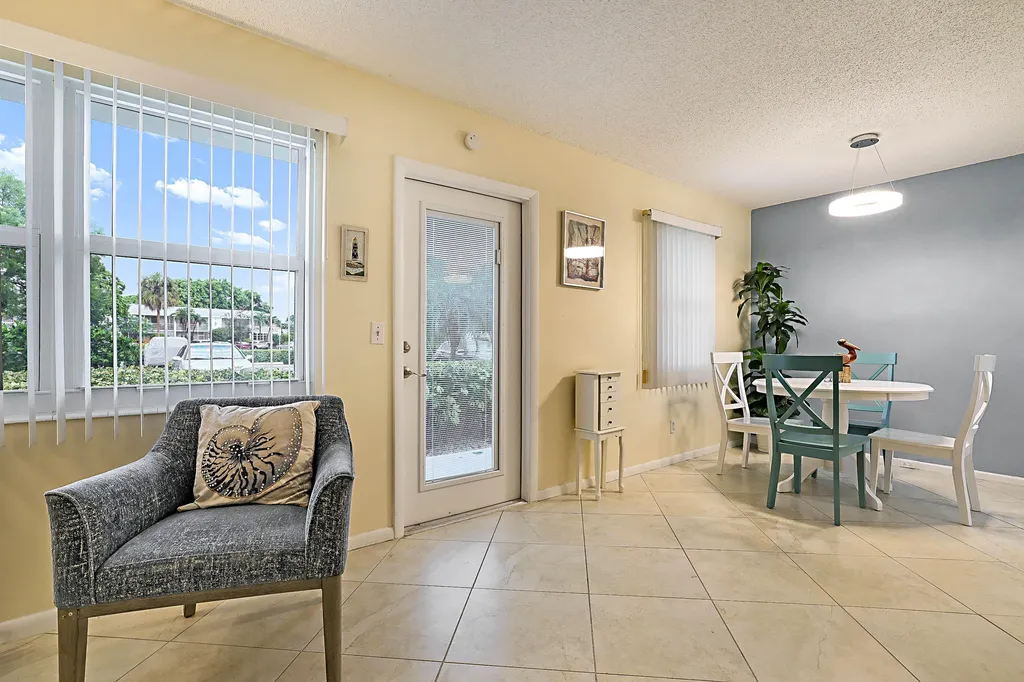 1023 Ellesmere B Deerfield Beach FL 33442