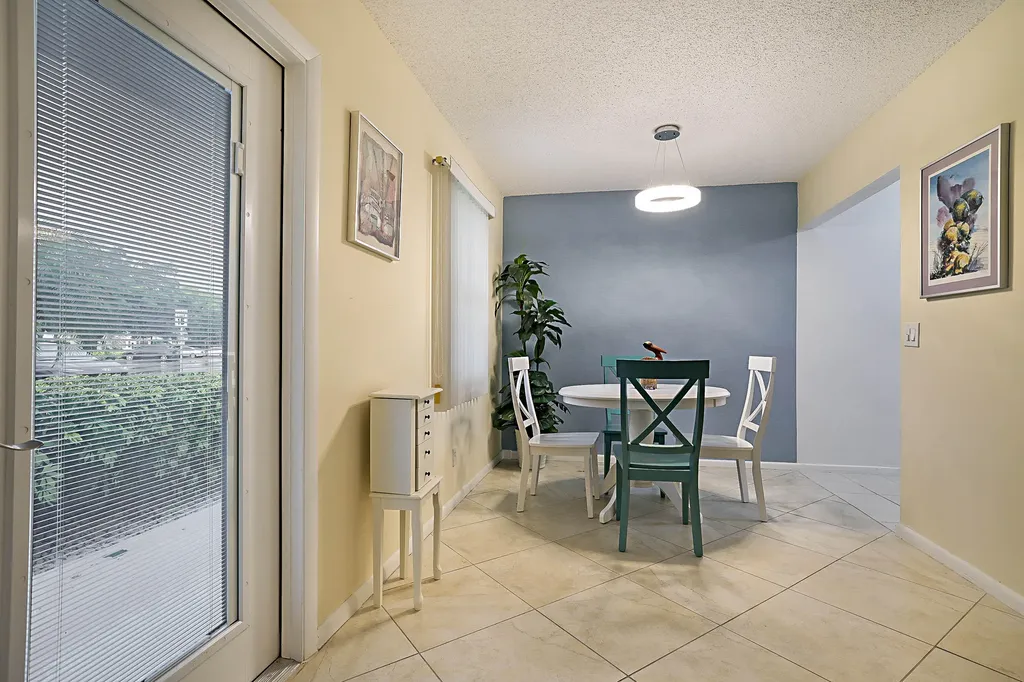 1023 Ellesmere B Deerfield Beach FL 33442