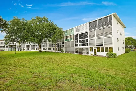 1023 Ellesmere B Deerfield Beach FL 33442