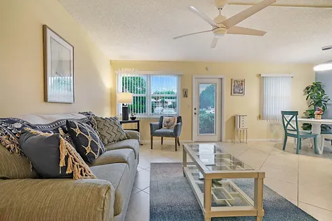 1023 Ellesmere B Deerfield Beach FL 33442