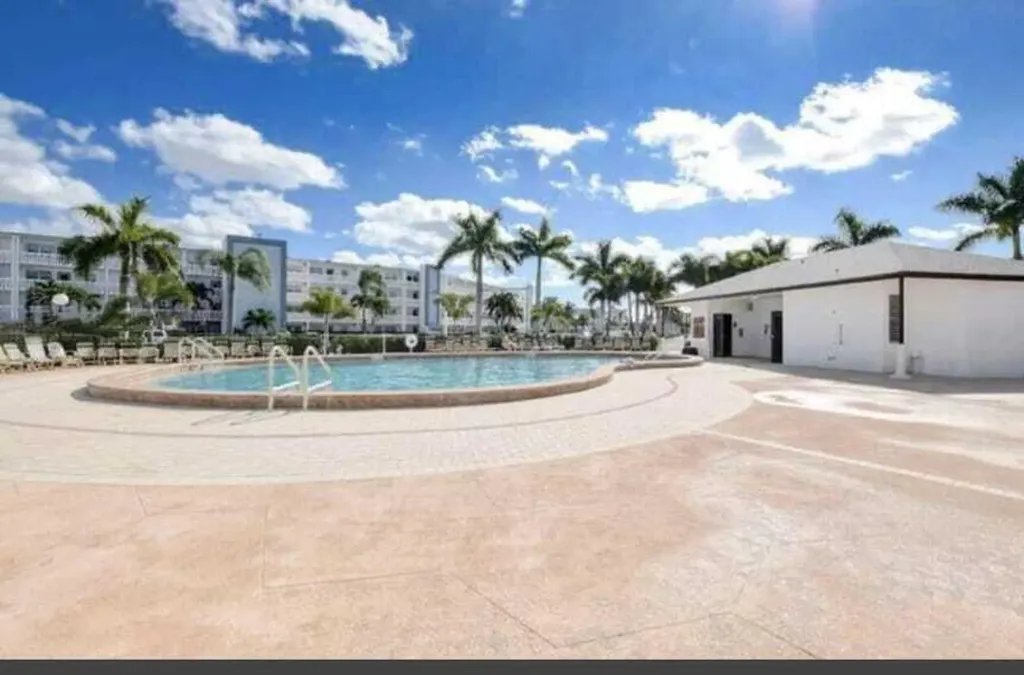 2053 Cornwall C Boca Raton FL 33434