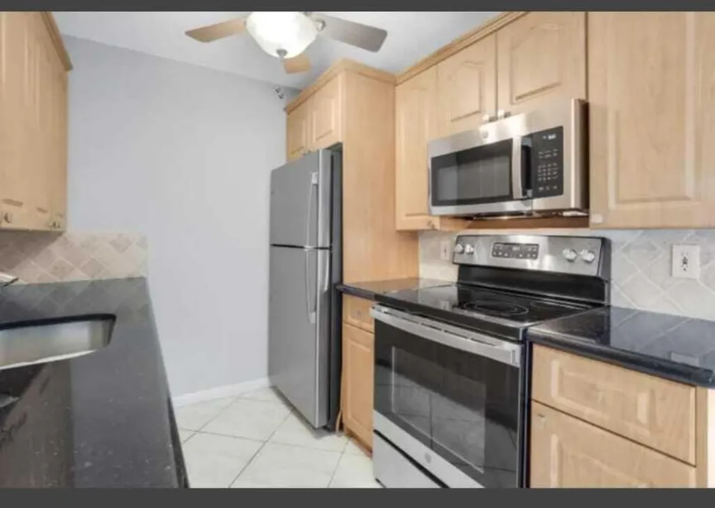 2053 Cornwall C Boca Raton FL 33434