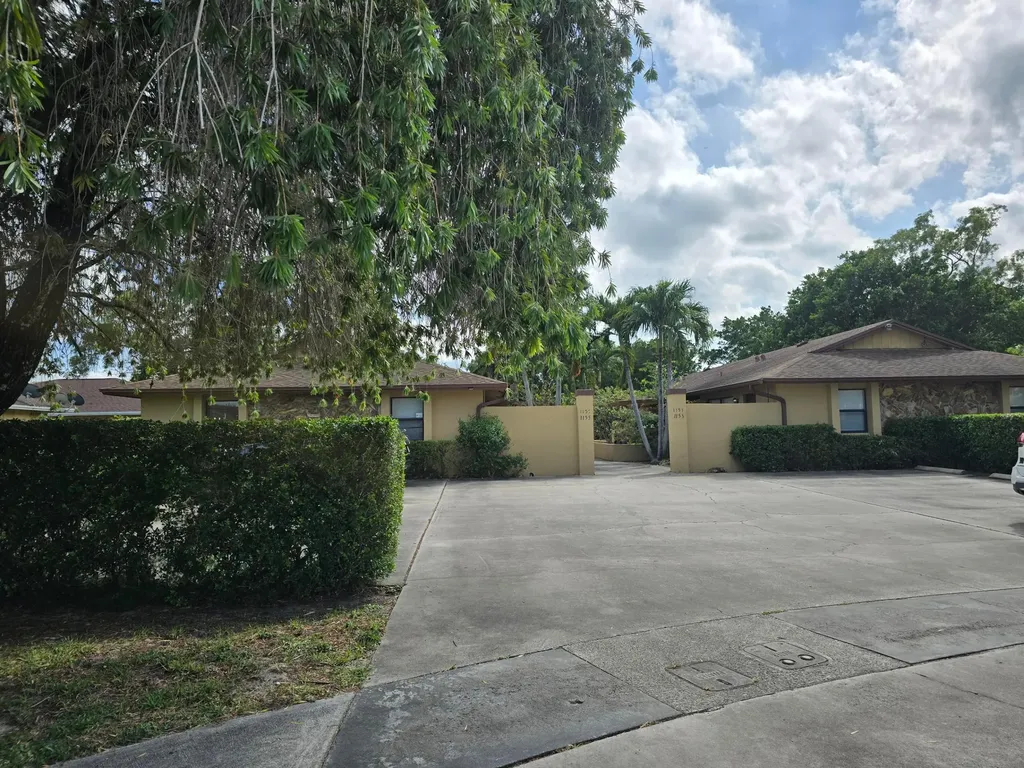 1155 White Pine Wellington FL 33414