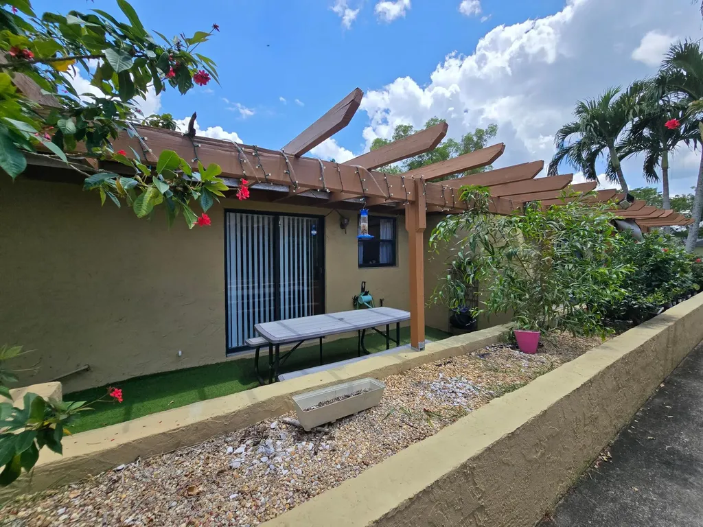 1155 White Pine Wellington FL 33414