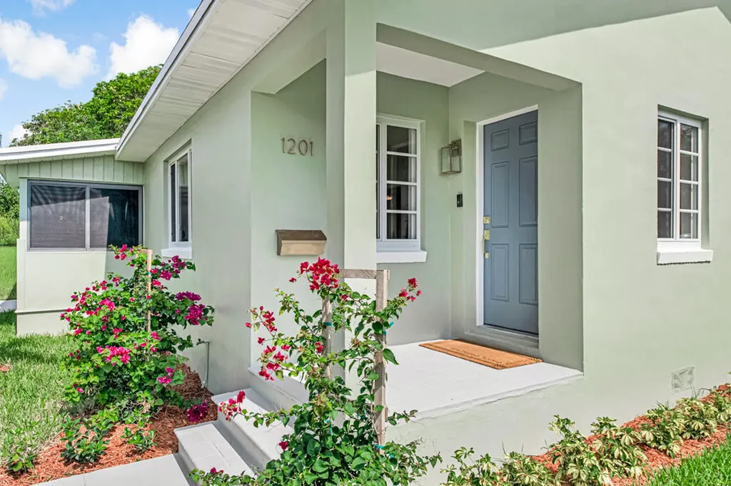 1201 N Palmway Lake Worth Beach FL 33460