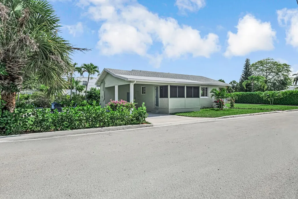 1201 N Palmway Lake Worth Beach FL 33460