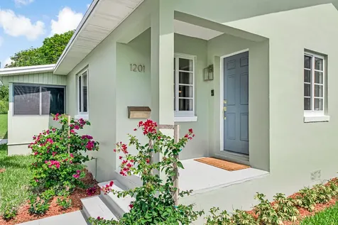 1201 N Palmway Lake Worth Beach FL 33460