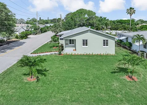 1201 N Palmway Lake Worth Beach FL 33460