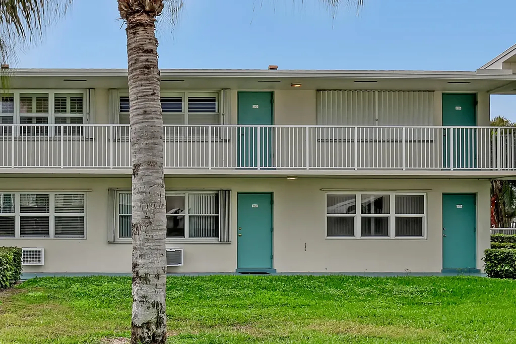 680 Horizon W Boynton Beach FL 33435