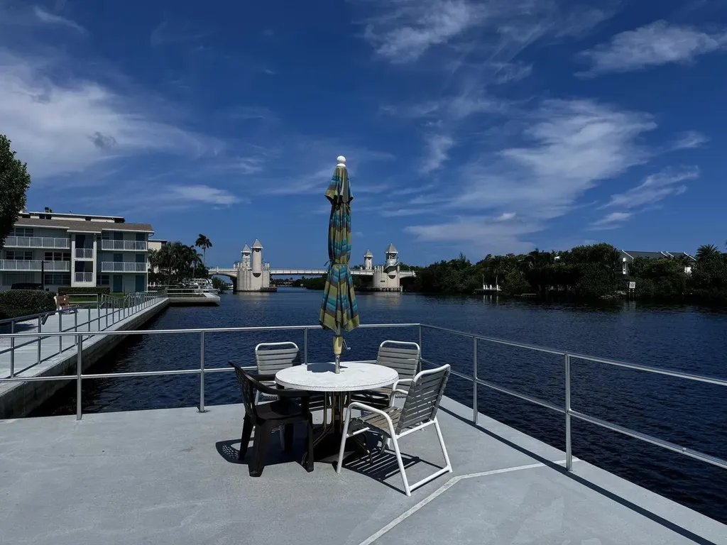 680 Horizon W Boynton Beach FL 33435