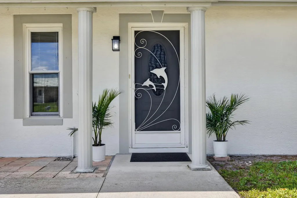 592 SW Banks Terrace Port St Lucie FL 34953