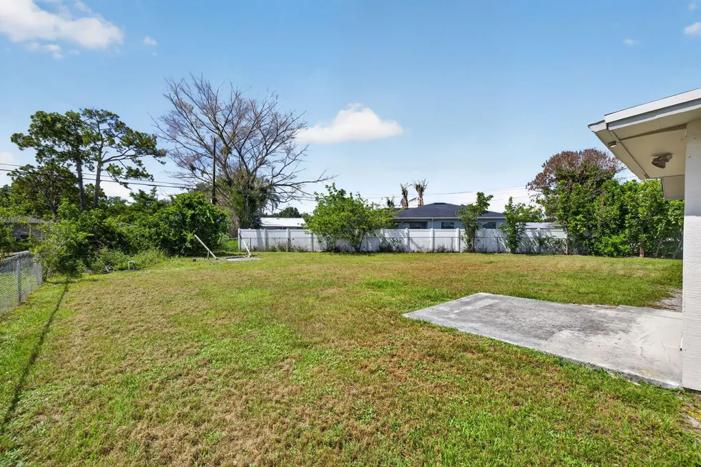 592 SW Banks Terrace Port St Lucie FL 34953