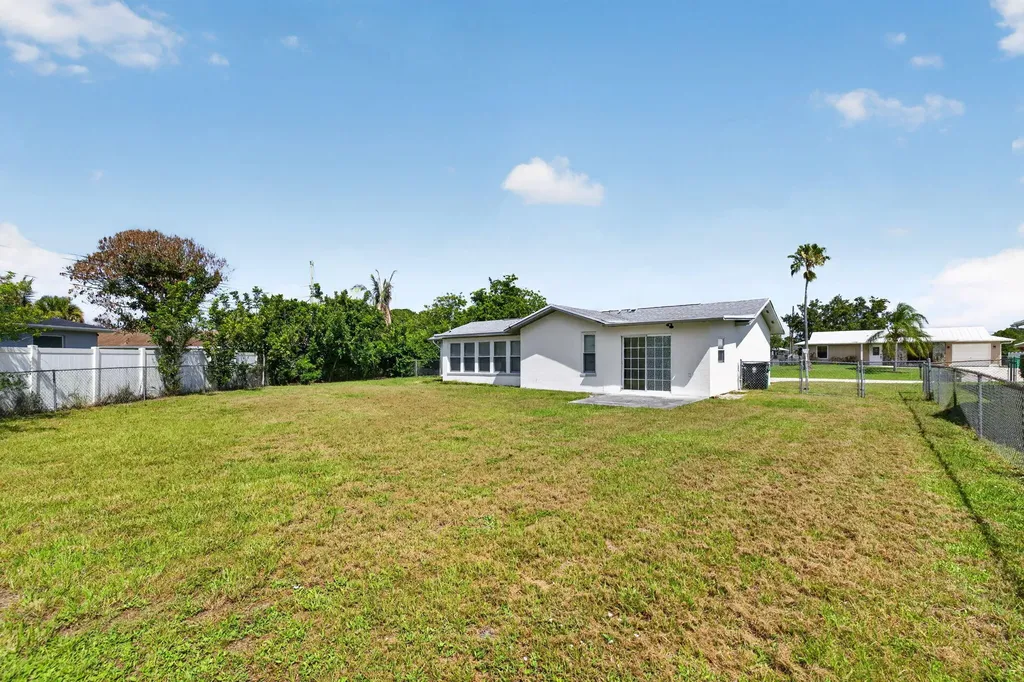 592 SW Banks Terrace Port St Lucie FL 34953