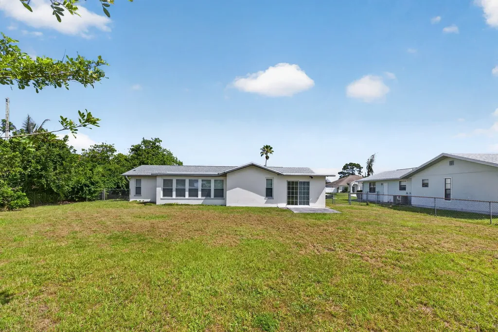 592 SW Banks Terrace Port St Lucie FL 34953