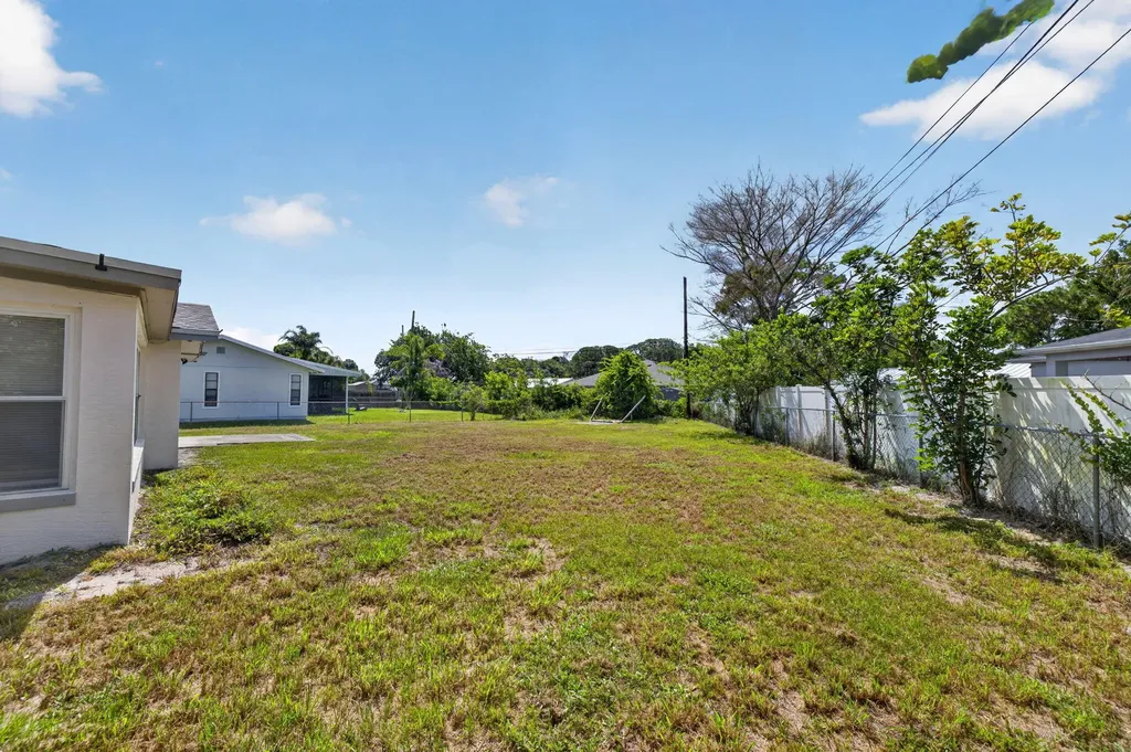 592 SW Banks Terrace Port St Lucie FL 34953