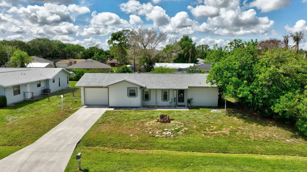 592 SW Banks Terrace Port St Lucie FL 34953