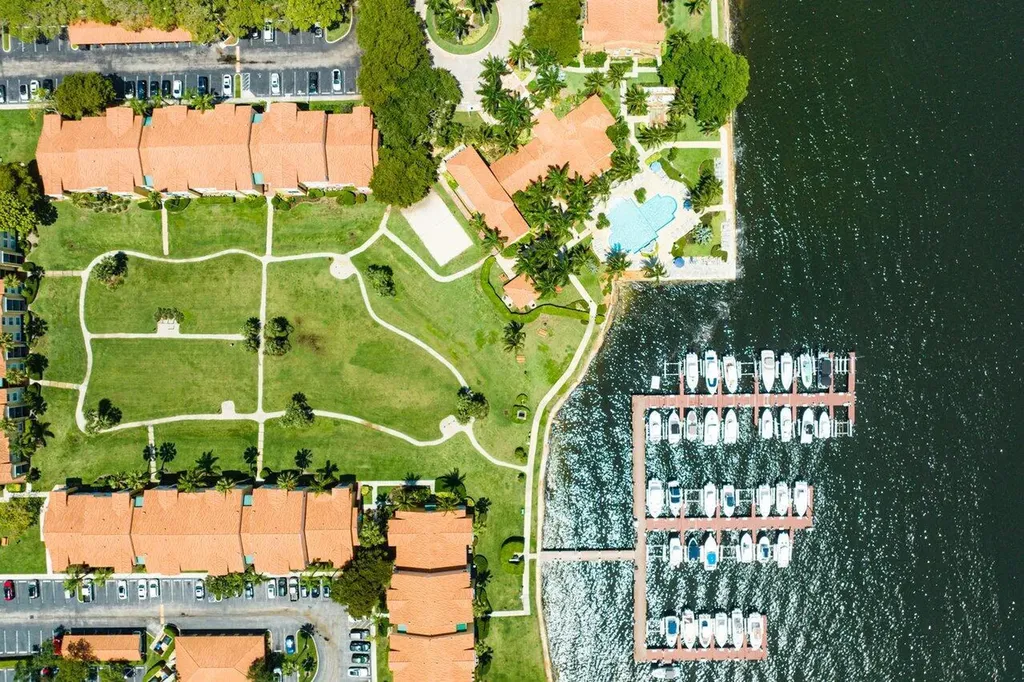 157 Yacht Club Way Hypoluxo FL 33462