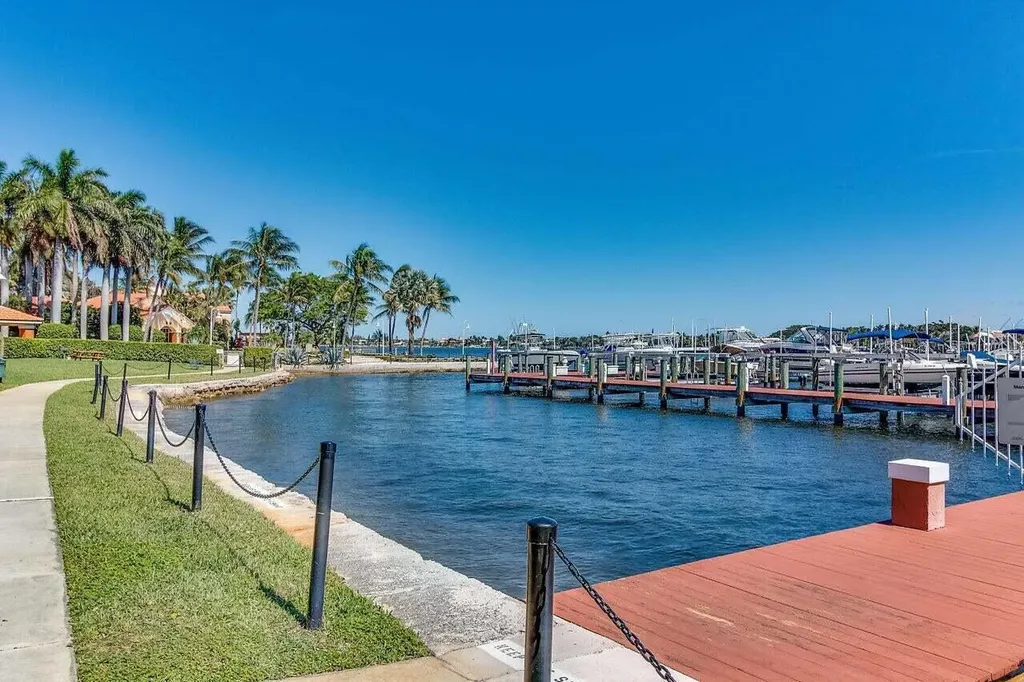 157 Yacht Club Way Hypoluxo FL 33462