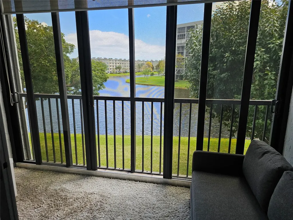 2222 N Cypress Bend Pompano Beach FL 33069