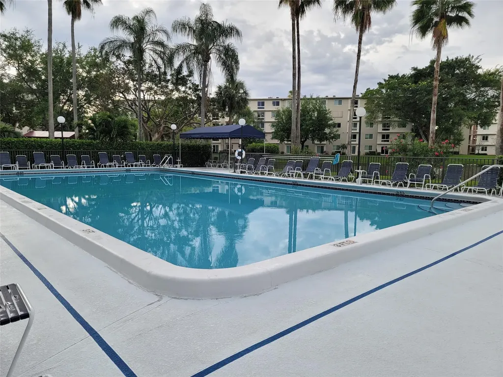 2222 N Cypress Bend Pompano Beach FL 33069