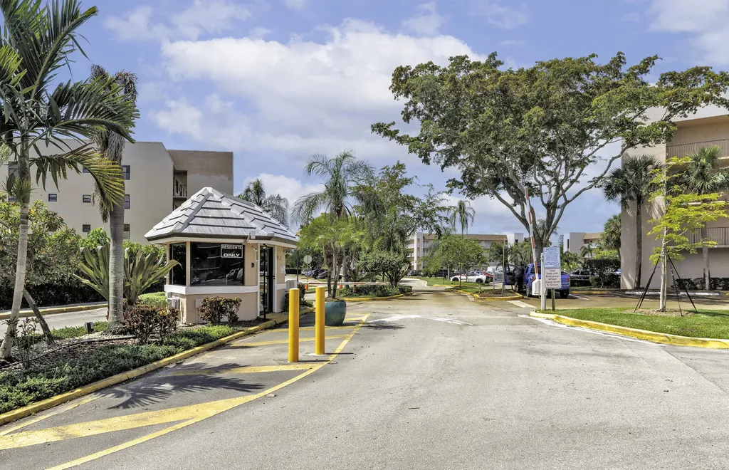 2705 NW 104th Avenue Sunrise FL 33322