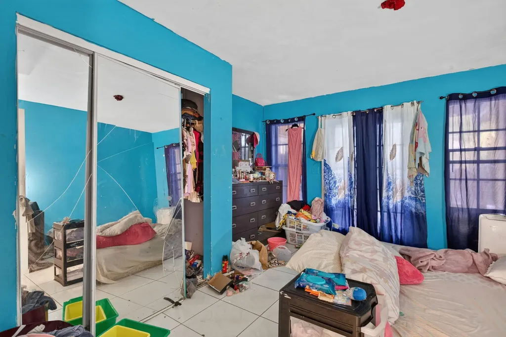 4390 NW 35th Avenue Lauderdale Lakes FL 33309