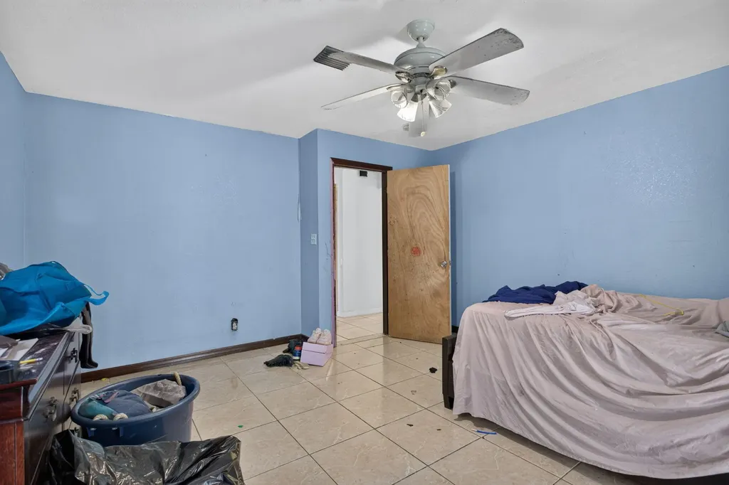 4390 NW 35th Avenue Lauderdale Lakes FL 33309