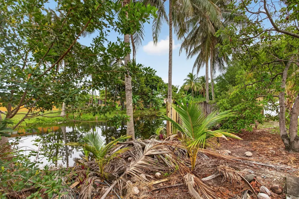 4390 NW 35th Avenue Lauderdale Lakes FL 33309