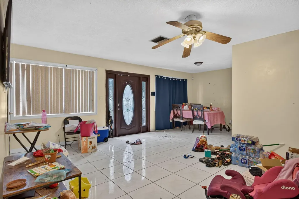 4390 NW 35th Avenue Lauderdale Lakes FL 33309