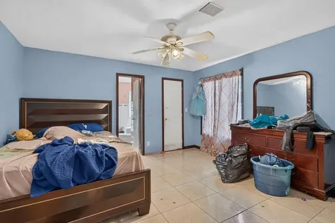 4390 NW 35th Avenue Lauderdale Lakes FL 33309