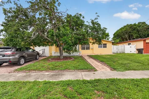 4390 NW 35th Avenue Lauderdale Lakes FL 33309