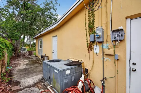 4390 NW 35th Avenue Lauderdale Lakes FL 33309