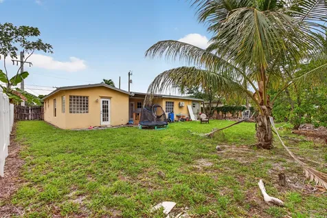 4390 NW 35th Avenue Lauderdale Lakes FL 33309