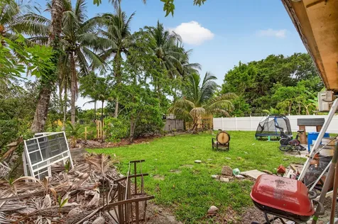 4390 NW 35th Avenue Lauderdale Lakes FL 33309